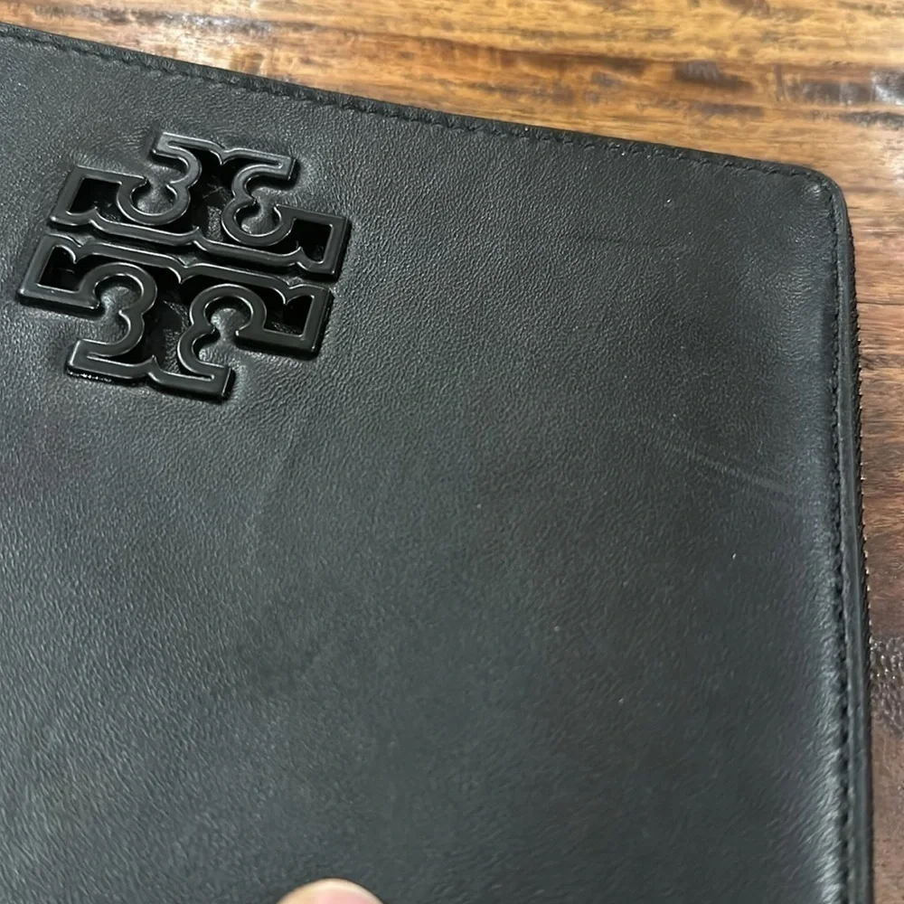 Tory Burch Lily Large Zip Pouch Wallet Black on Black